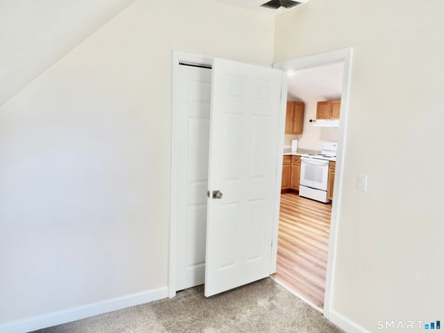 518 Midland Avenue 3rd Floor, Bridgeport, CT 06605