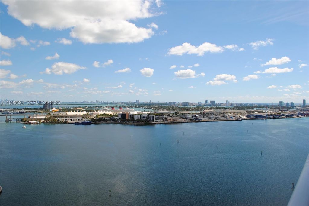 Image 11 of property listing at 900 Brickell Key Blvd 1602, Miami, FL 33131