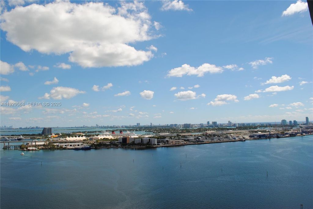 Image 12 of property listing at 900 Brickell Key Blvd 1602, Miami, FL 33131