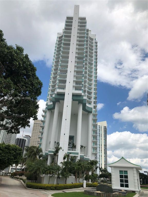 Image 3 of property listing at 900 Brickell Key Blvd 1602, Miami, FL 33131