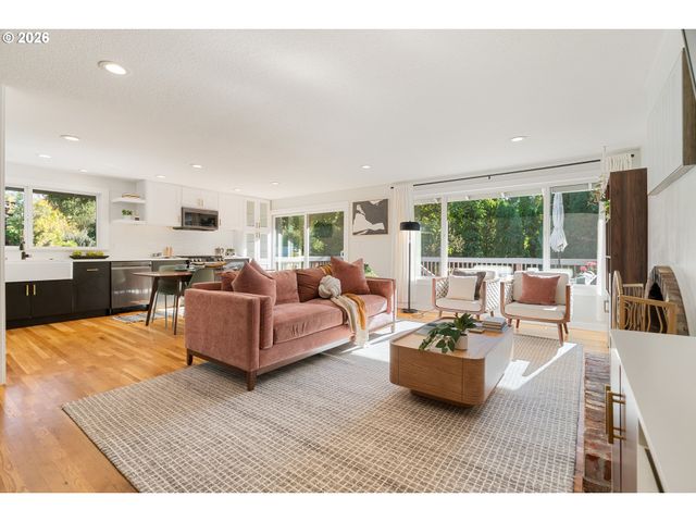8090 Sw CARMEL Ct, Portland, OR 97223