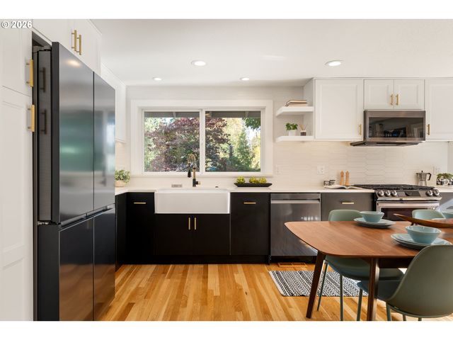 8090 Sw CARMEL Ct, Portland, OR 97223