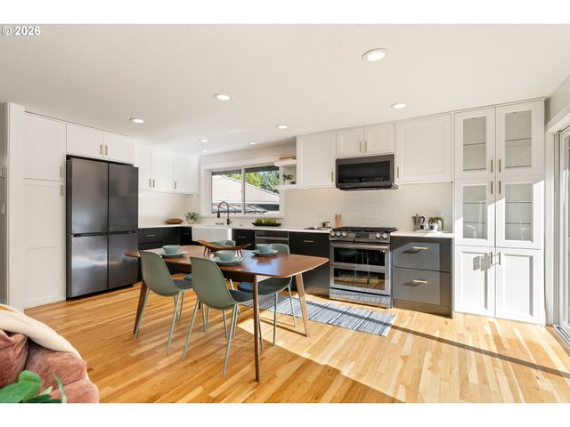 8090 Sw CARMEL Ct, Portland, OR 97223