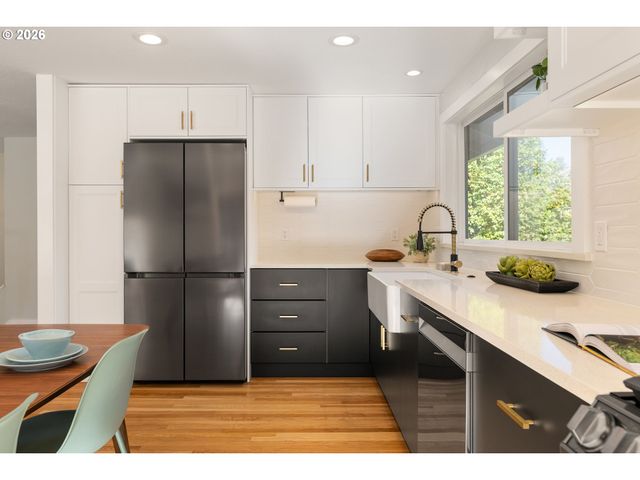 8090 Sw CARMEL Ct, Portland, OR 97223