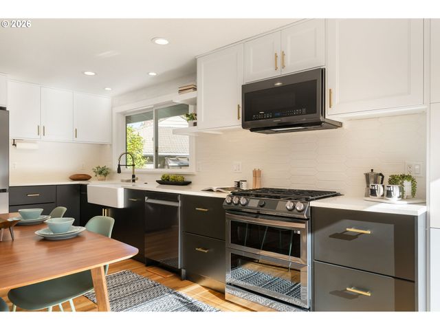 8090 Sw CARMEL Ct, Portland, OR 97223