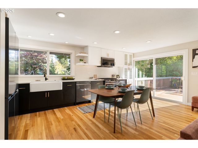 8090 Sw CARMEL Ct, Portland, OR 97223