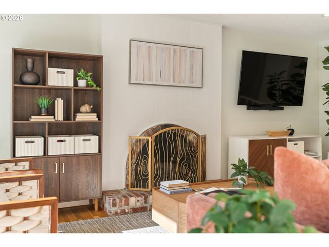 8090 Sw CARMEL Ct, Portland, OR 97223