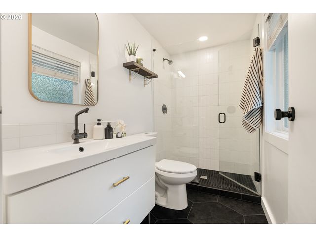 8090 Sw CARMEL Ct, Portland, OR 97223