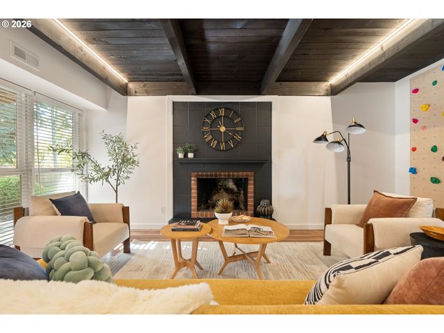 8090 Sw CARMEL Ct, Portland, OR 97223