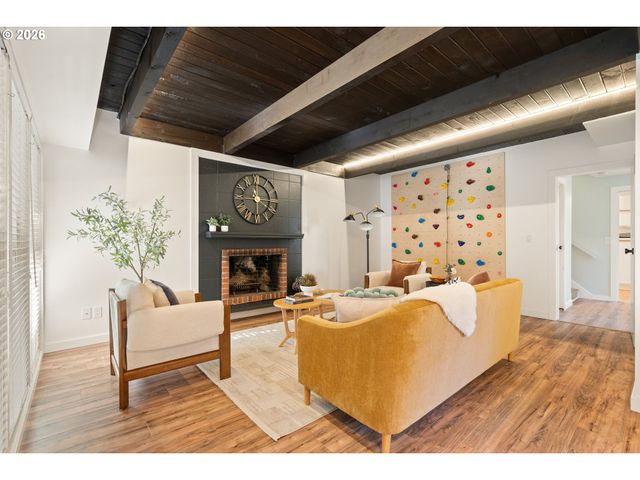 8090 Sw CARMEL Ct, Portland, OR 97223
