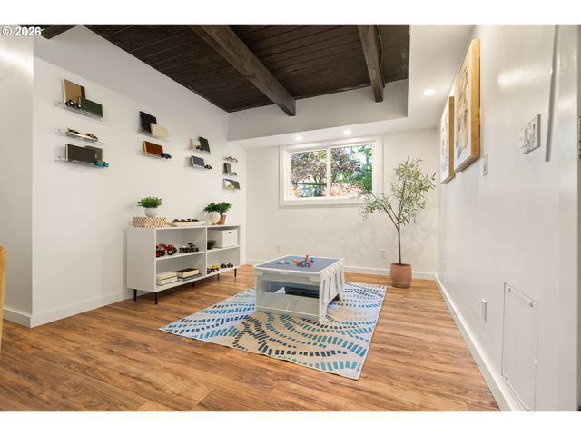 8090 Sw CARMEL Ct, Portland, OR 97223