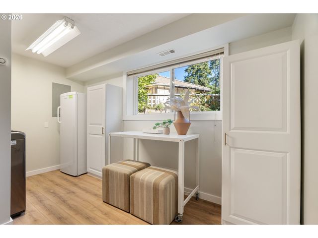 8090 Sw CARMEL Ct, Portland, OR 97223
