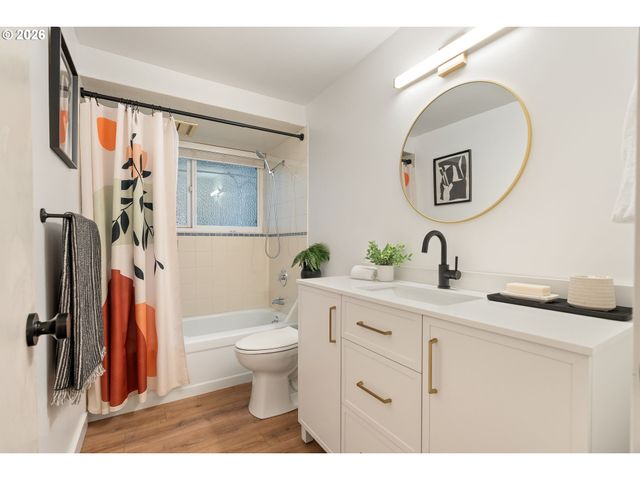 8090 Sw CARMEL Ct, Portland, OR 97223
