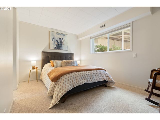 8090 Sw CARMEL Ct, Portland, OR 97223