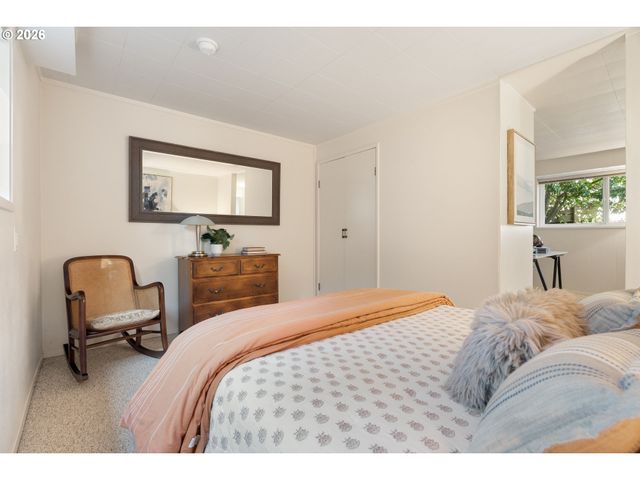 8090 Sw CARMEL Ct, Portland, OR 97223