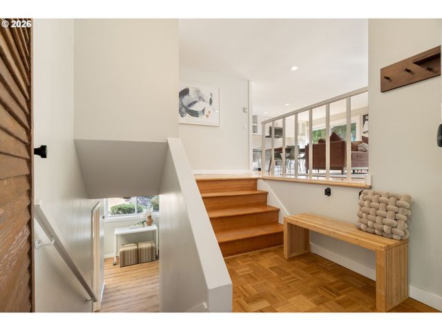 8090 Sw CARMEL Ct, Portland, OR 97223