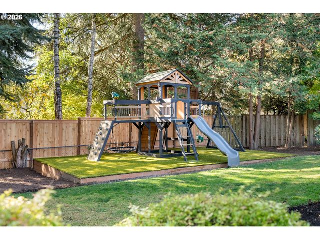 8090 Sw CARMEL Ct, Portland, OR 97223