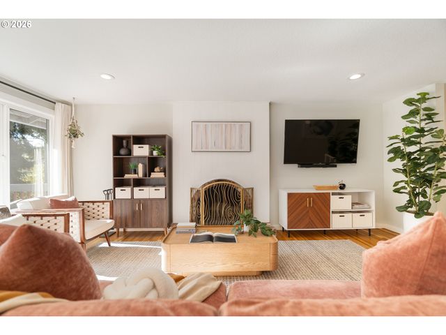 8090 Sw CARMEL Ct, Portland, OR 97223