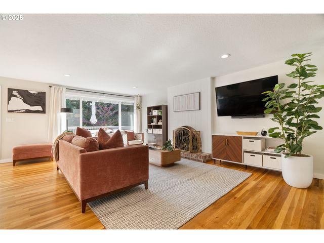8090 Sw CARMEL Ct, Portland, OR 97223