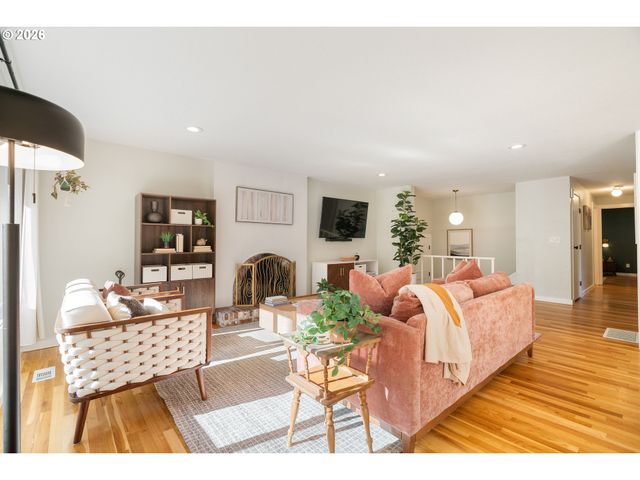 8090 Sw CARMEL Ct, Portland, OR 97223