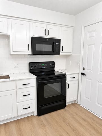 1325 W Price Lane, Rogers, AR 72758
