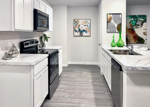 245 Northpointe Avenue, La Grange, TX 78945