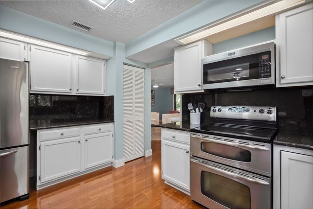 5300 SE Schooner Oaks Way, Stuart, FL 34997