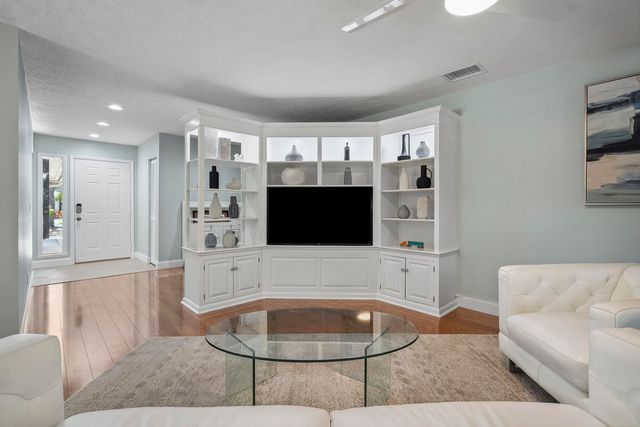 5300 SE Schooner Oaks Way, Stuart, FL 34997