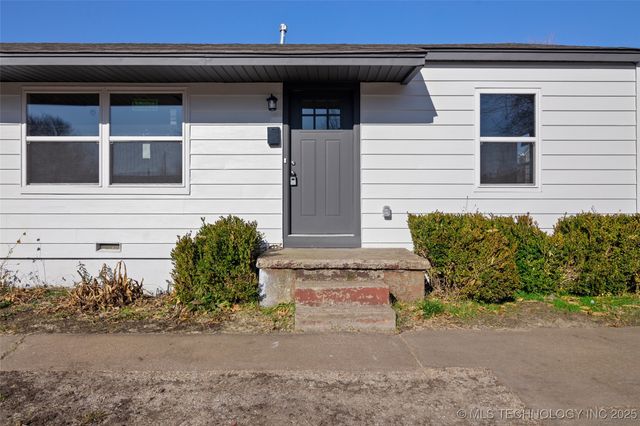 5917 E Newton Place, Tulsa, OK 74115