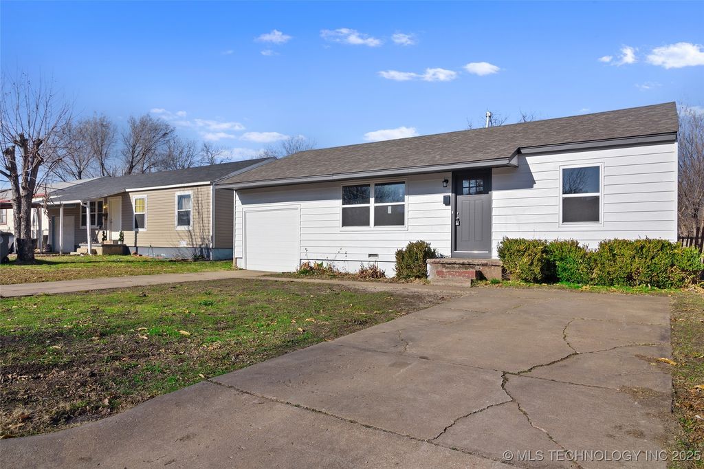 5917 E Newton Place, Tulsa, OK 74115