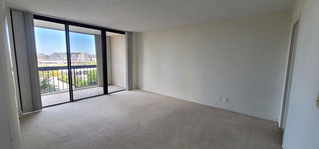 2425 Presidential Way 402, West Palm Beach, FL 33401