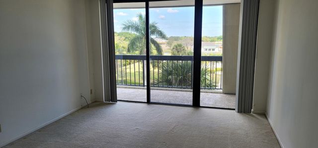 2425 Presidential Way 402, West Palm Beach, FL 33401