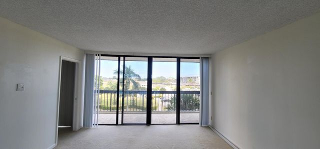 2425 Presidential Way 402, West Palm Beach, FL 33401