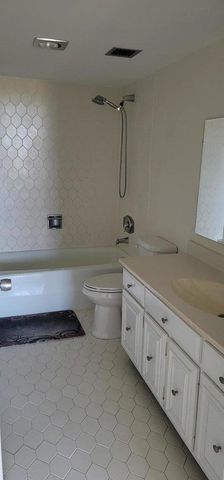 2425 Presidential Way 402, West Palm Beach, FL 33401