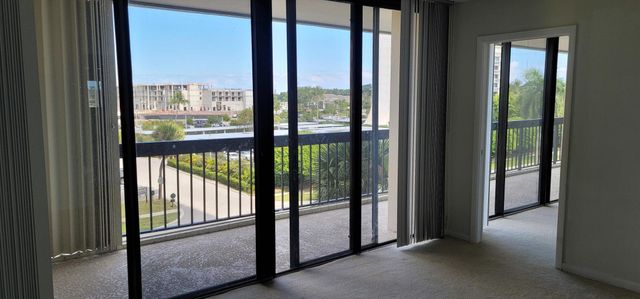 2425 Presidential Way 402, West Palm Beach, FL 33401