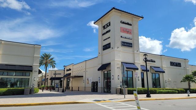 2425 Presidential Way 402, West Palm Beach, FL 33401