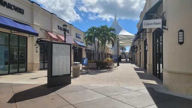 2425 Presidential Way 402, West Palm Beach, FL 33401