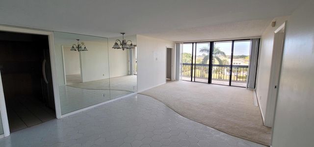 2425 Presidential Way 402, West Palm Beach, FL 33401