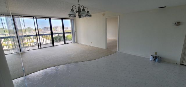 2425 Presidential Way 402, West Palm Beach, FL 33401
