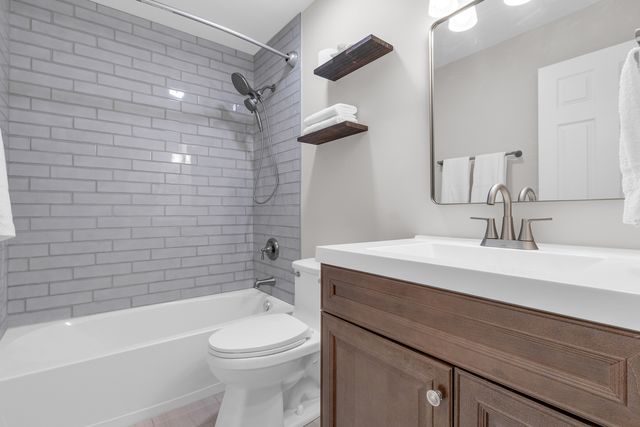 682 Silk Oak Lane, Crystal Lake, IL 60014