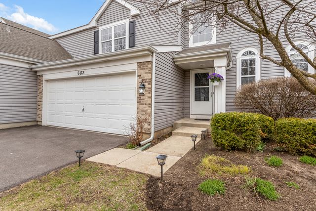 682 Silk Oak Lane, Crystal Lake, IL 60014
