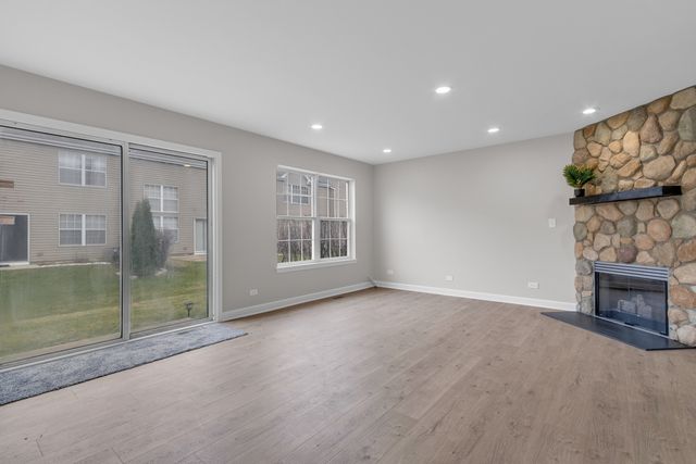 682 Silk Oak Lane, Crystal Lake, IL 60014