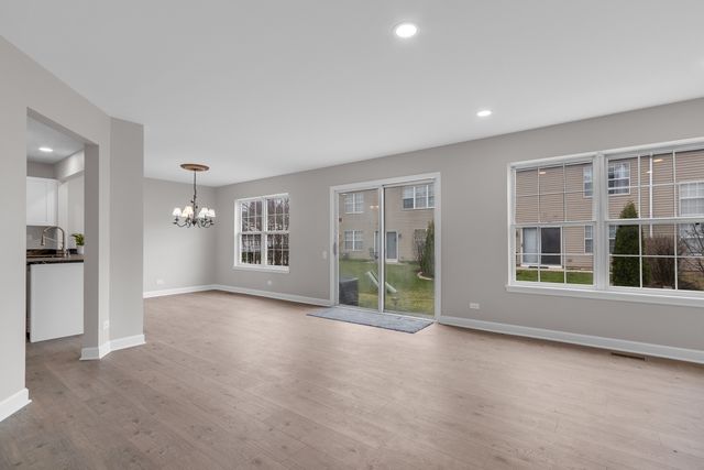 682 Silk Oak Lane, Crystal Lake, IL 60014