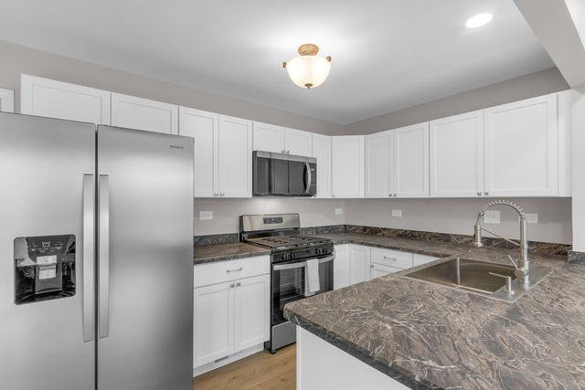 682 Silk Oak Lane, Crystal Lake, IL 60014