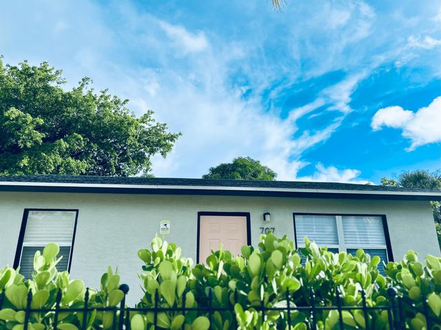 707 2nd Avenue S, Lake Worth Beach, FL 33460