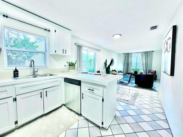 707 2nd Avenue S, Lake Worth Beach, FL 33460