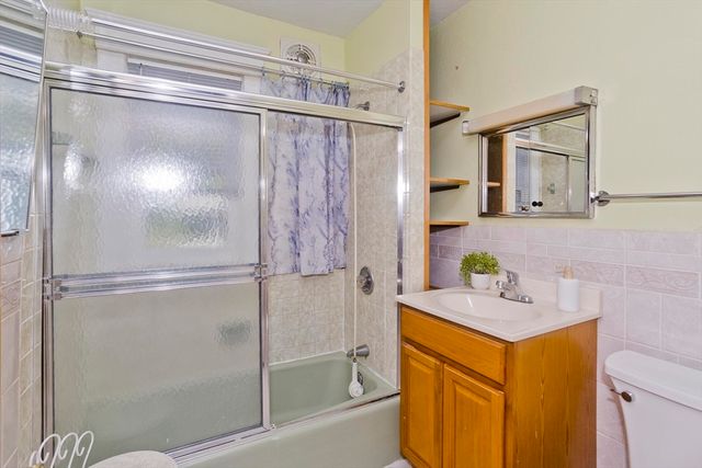 21 Tourtelotte Ave, Chicopee, MA 01013