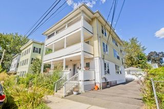 21 Tourtelotte Ave, Chicopee, MA 01013