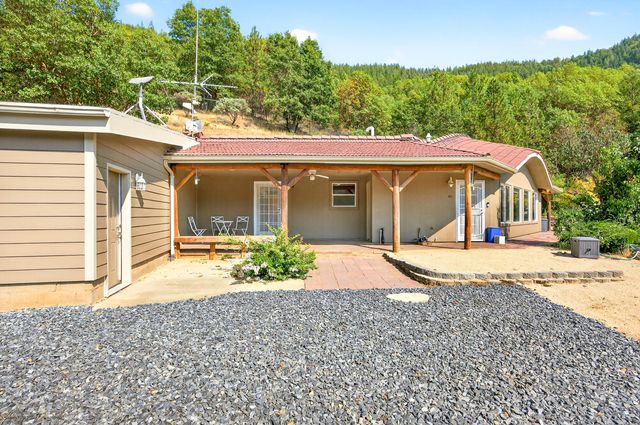 4220 Wards Creek Road, Rogue River, OR 97537