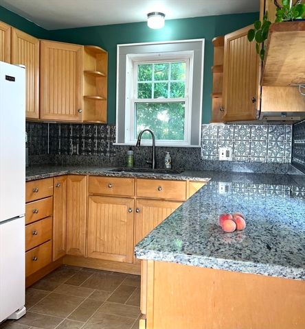 13 West Street, Deerfield, MA 01373